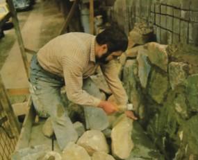 El Maestro De Obras Xavier Valderas Construir Un Muro De Piedras