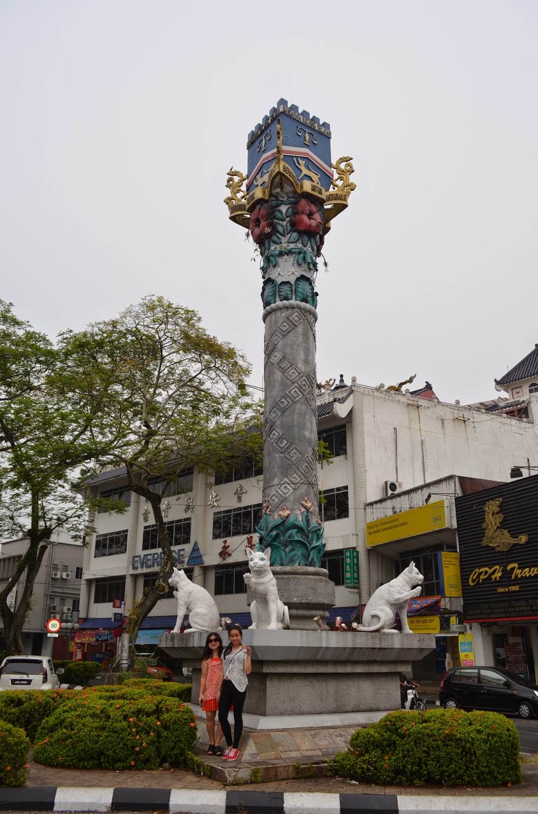 Pn Tays Blog: Kuching Cat Statues