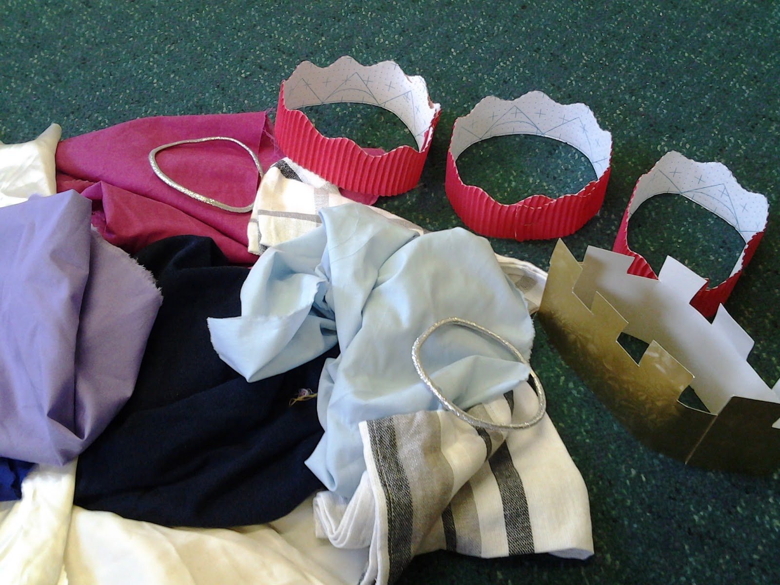 Flame Creative Children's Ministry David cuts Saul's robe (a lesson