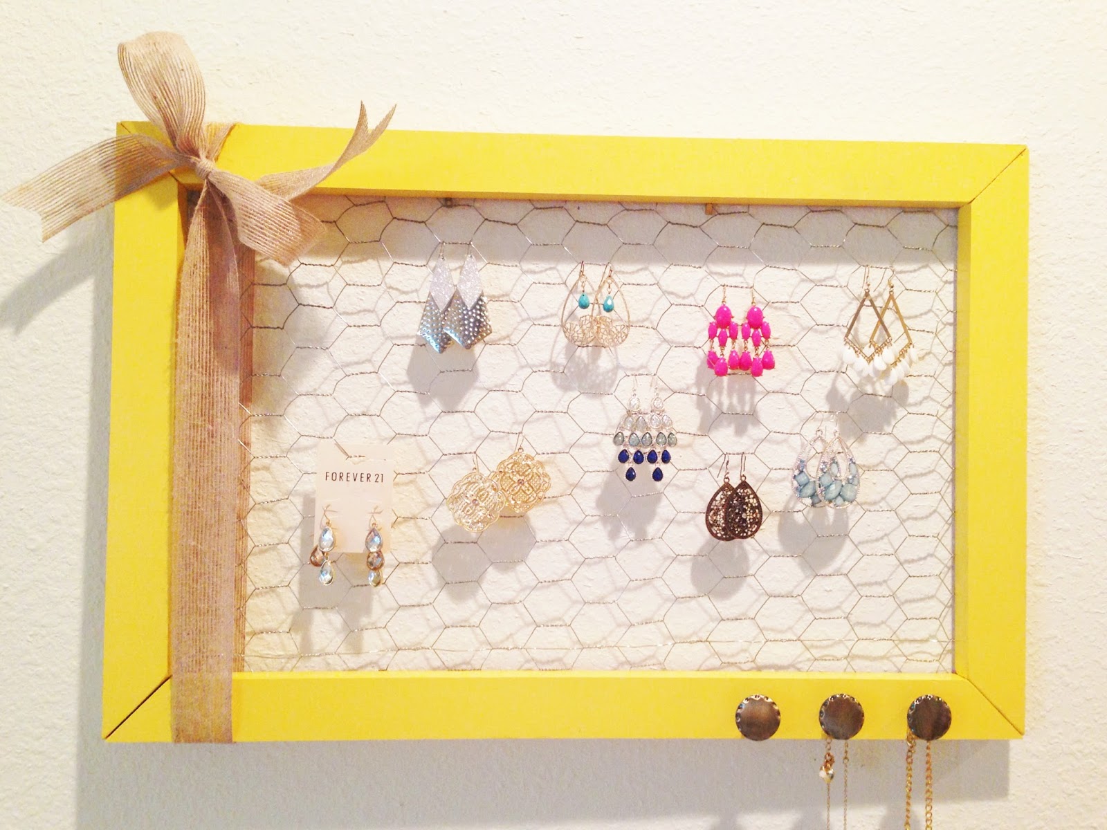 Designs by Latisha Yoast DIY Chicken Wire Jewelry Holder