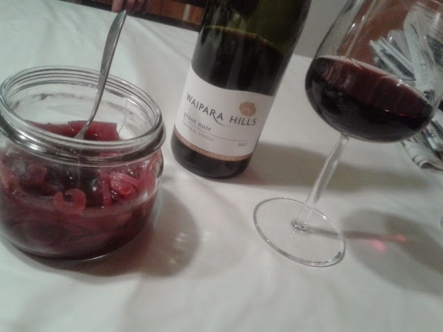 Pinot Noir http://toivonvintilta.blogspot.com/2015/01/lauantai-illan-huumaa.html