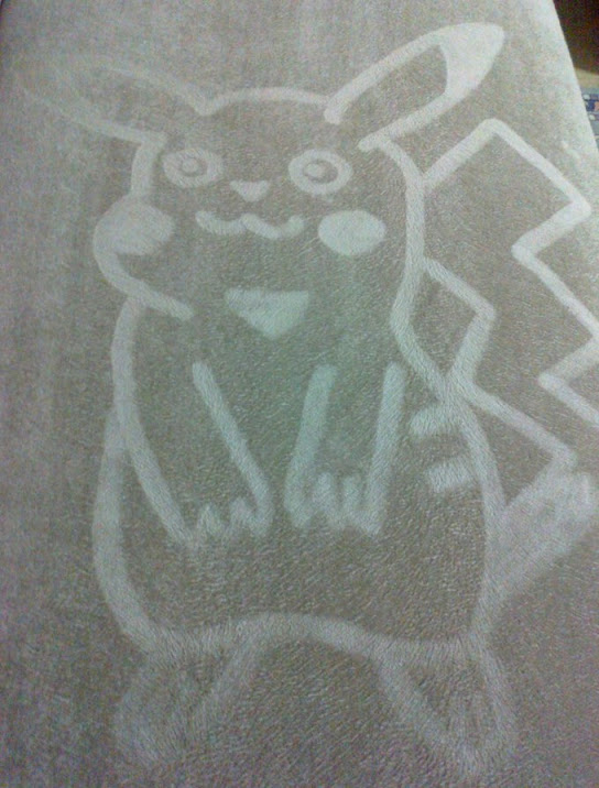 Kadife Kumaşlı Koltuğa Resim Çizme Sanatı: Sedemizm Kadife Kumaşlı Koltuğa Resim Çizme Sanatı: Sedemizm