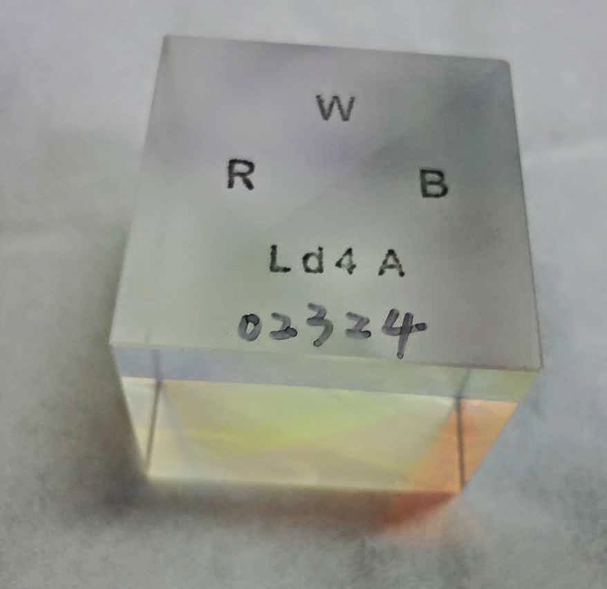 Bob electronics laser beam splitter cube 3.2 X3.2 X 2.9 cm 630680nm