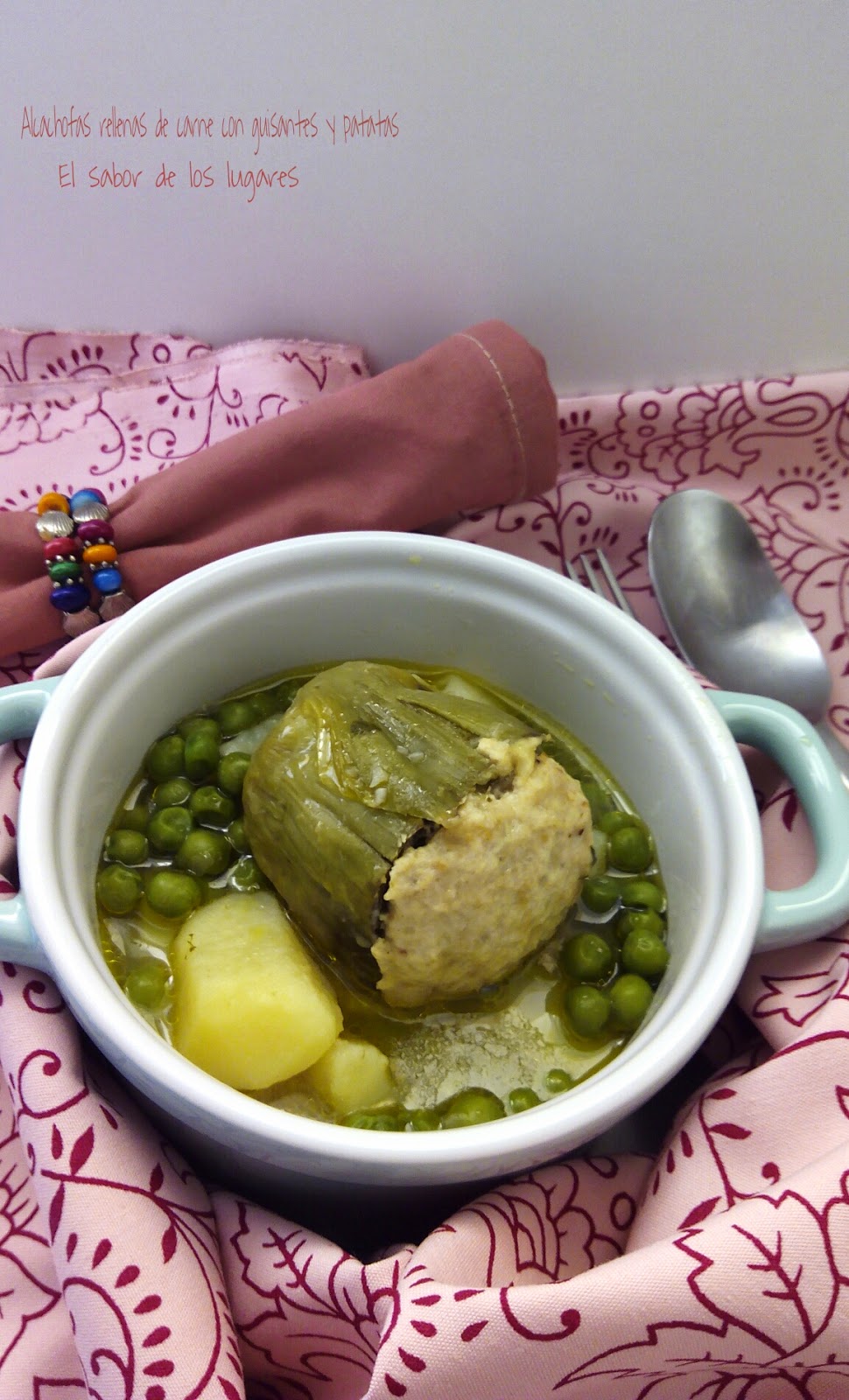 Alcachofas Rellenas De Carne Con Guisantes Y Patatas.