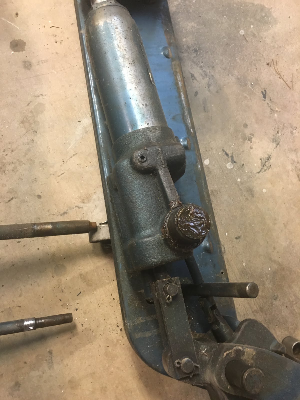 Jared's Garage Rebuilding a Walker 2 ton floor jack J132 93655