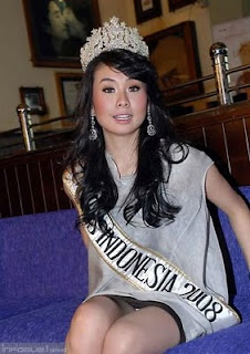 Celana Dalam artis indonesia tertangkap kamera bagian 2