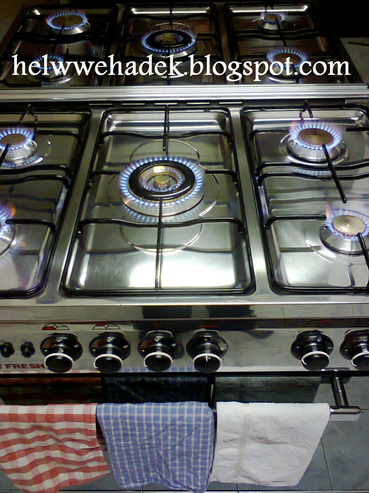 حلو وحادق طريقة تنظيف البوتاجاز الموقد بالصور