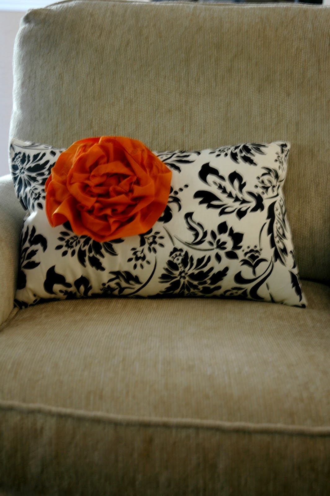 Sweet Passions on a Thrifty Dime Quick how to for Flower Pillows.