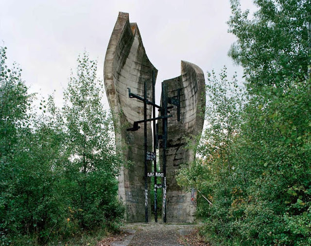 Monumentos olvidados de la ex Yugoslavia