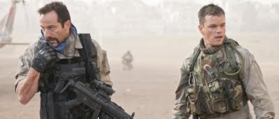 Le lieutenant Briggs (Jason Isaacs) et Roy Miller (Matt Damon) dans Green Zone Le lieutenant Briggs (Jason Isaacs) et Roy Miller (Matt Damon) dans Green Zone