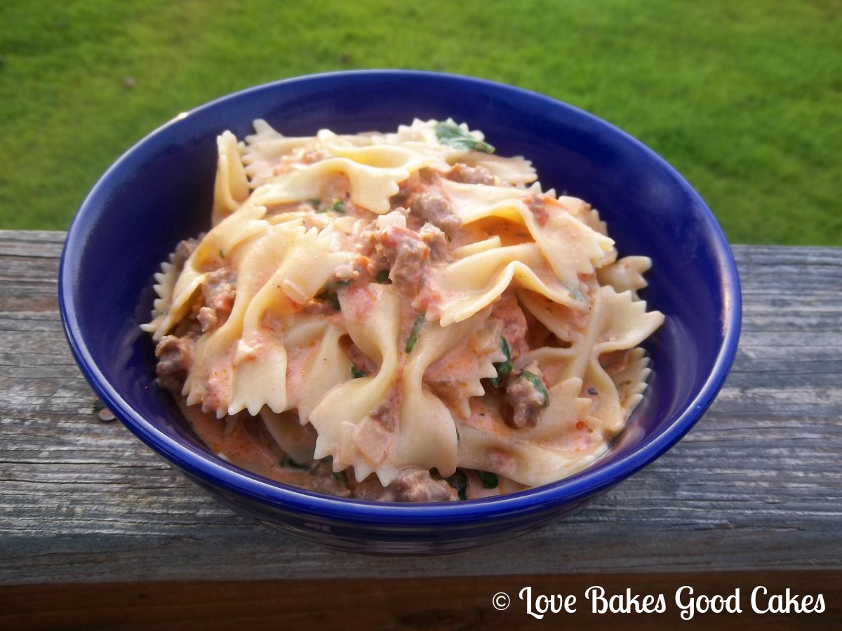 Italian Sausage with Bow Tie Pasta, Spinach and Tomatoes Love Bakes Good Cakes