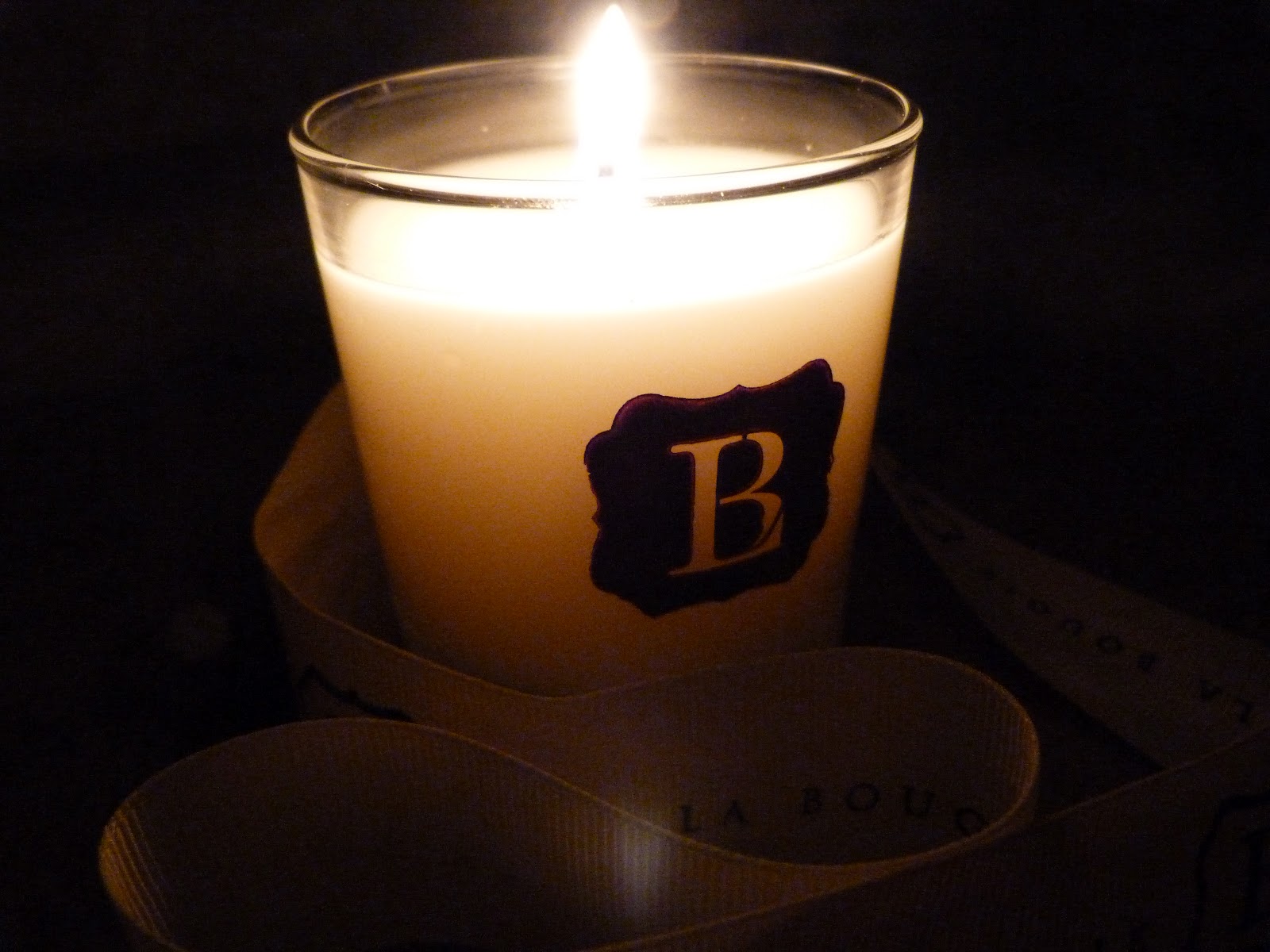La Bougie Sweet Pea & Pear candle Lovely Girlie Bits Best Irish