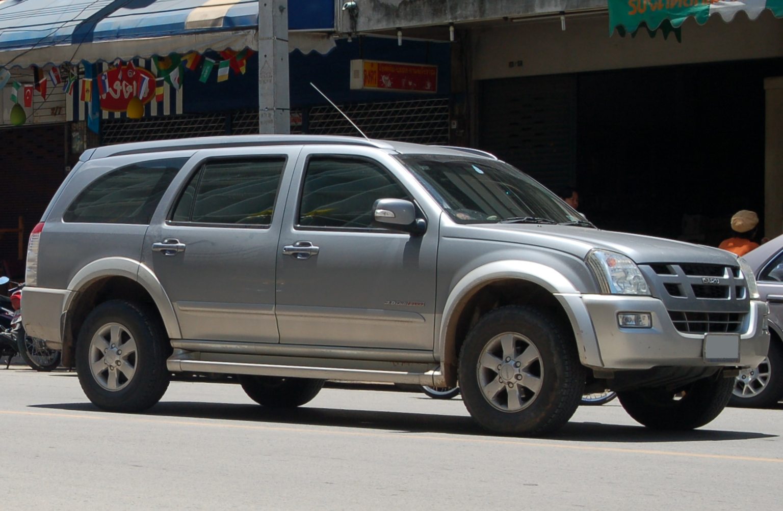 auto sport tuning: 2012 Isuzu MU-7 cars prices