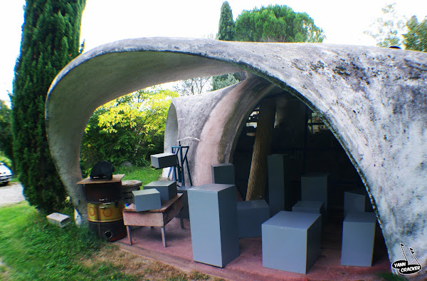 Ponsas (26) - Atelier de poterie  Architecte: Pascal Hausermann  Maître d'ouvrage: Privé  Construction : 1972
