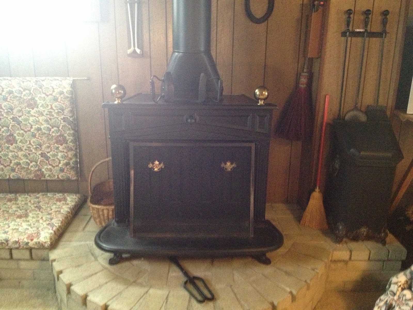 Designerelish The Party Is In The Basement Going