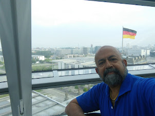 Seafarer/Blogger/Tourist  on the "Reichstag Dome" in Berlin