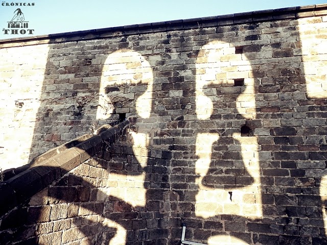 Sombra proyectada de las campanas de Santa Maria del Mar Sombra proyectada de las campanas de Santa Maria del Mar