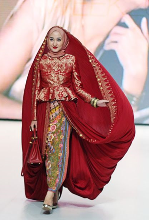 Foto Model Kebaya Songket Dian Pelangi Foto Model Kebaya Songket Dian Pelangi