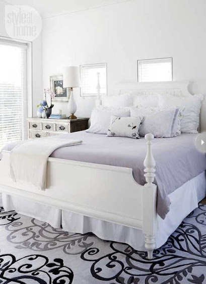 Quarto lilás bem decorado
