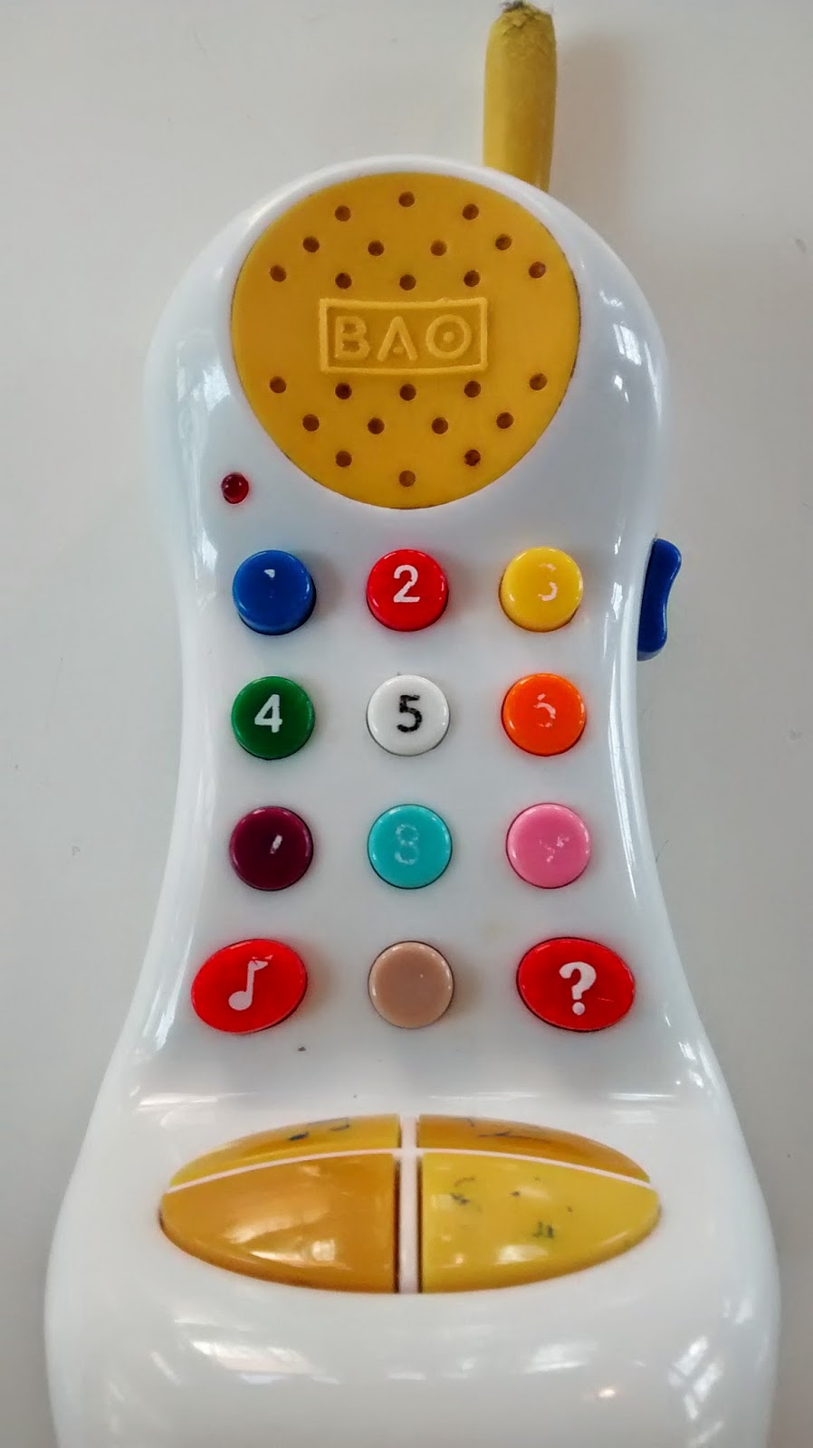 Runzelfuesschen KInd zerstört Dinge kaputtes Handy Runzelfuesschen KInd zerstört Dinge kaputtes Handy