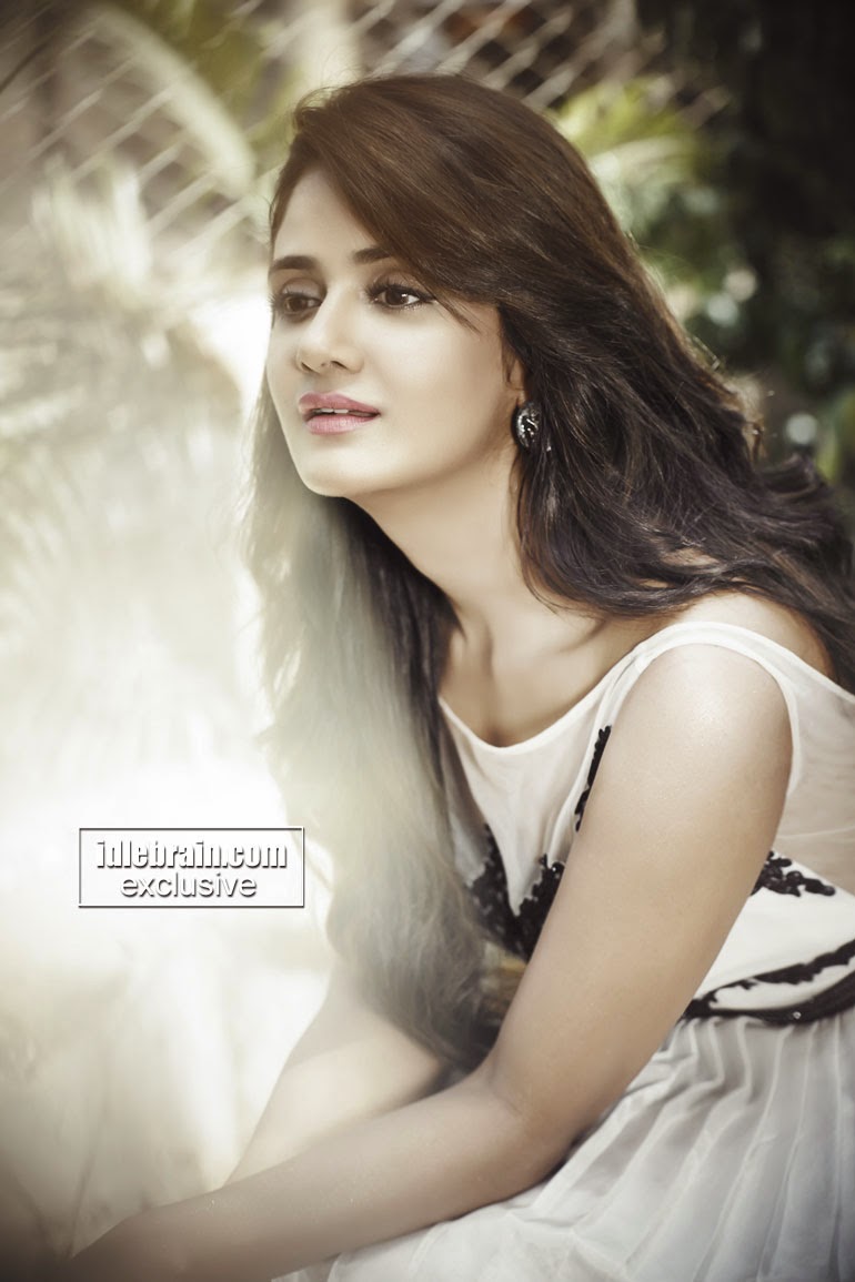 Parul Yadav Latest May 2014 Hot & Sexy Photoshoot Pics | Hot Celebs