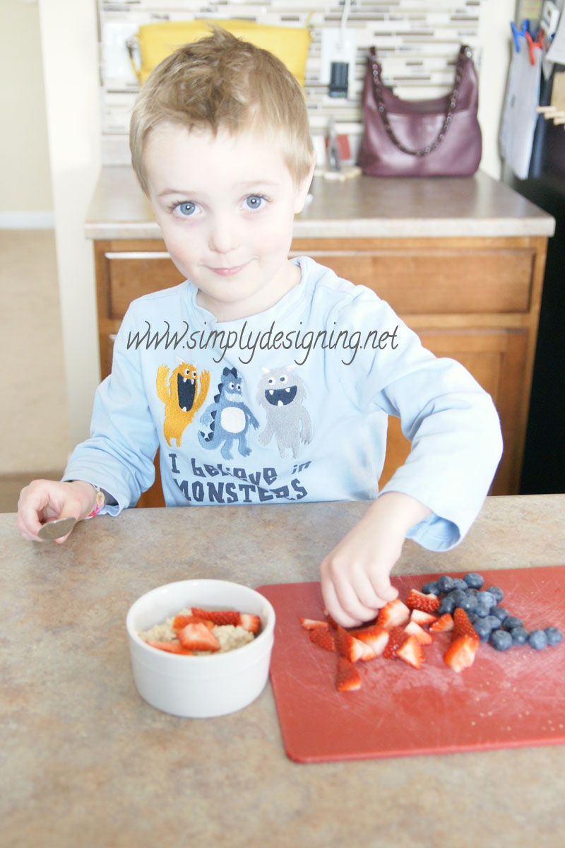 make+your+own+oatmeal+bar | 5 Ways to Simplify Your Mornings with Children + Giveaway #FlipTopFrenzyFree | 7 |