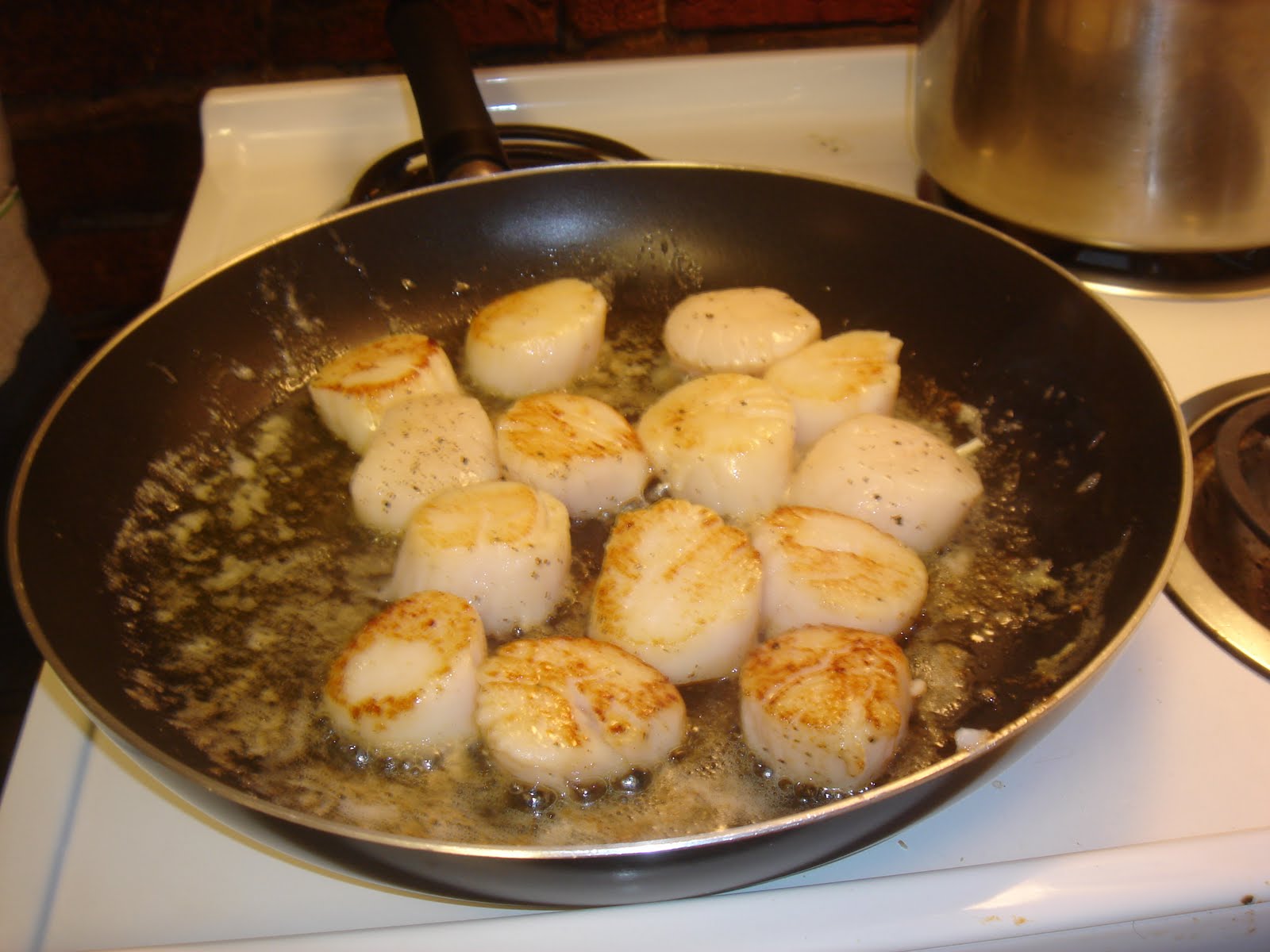 Sea scallops in saffron cream sauce