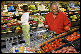 نقره لتكبير أو تصغير الصورة ونقرتين لعرض الصورة في صفحة مستقلة بحجمها الطبيعي