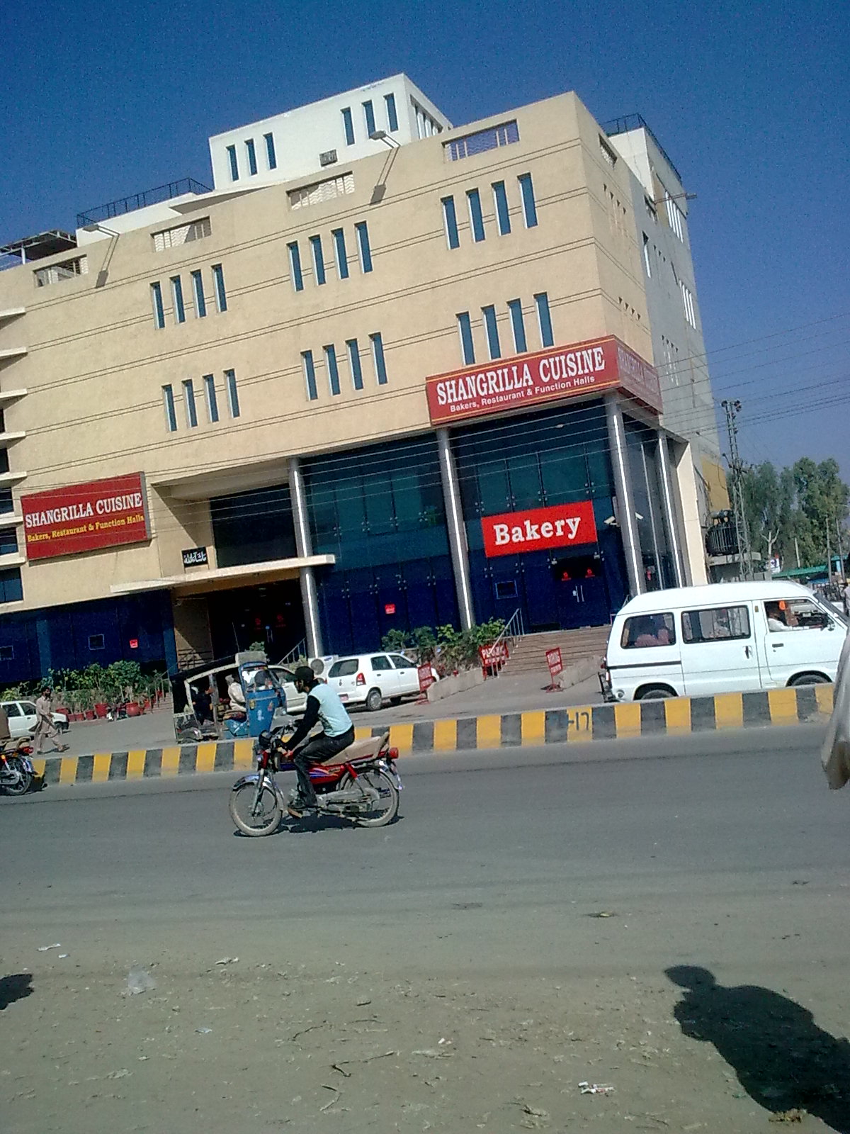 Travel Multan Shangrilla Cuisines and Bakery Chungi No 9 Multan