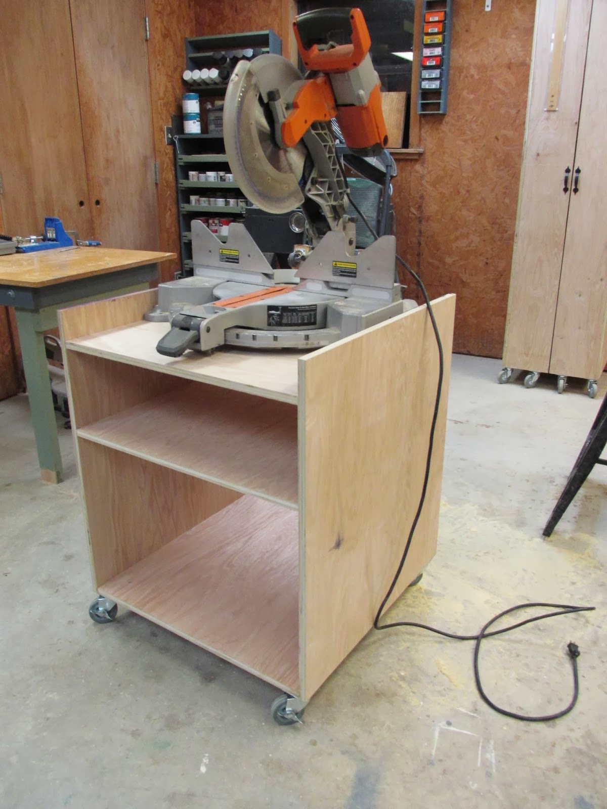 Wilker Do's DIY Miter Saw Stand