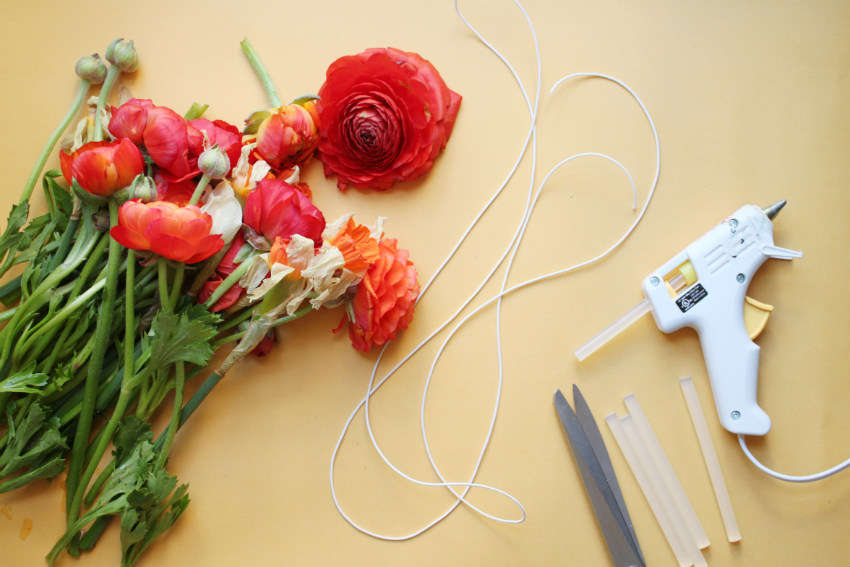 corner blog a garland of hot glue + old flowers