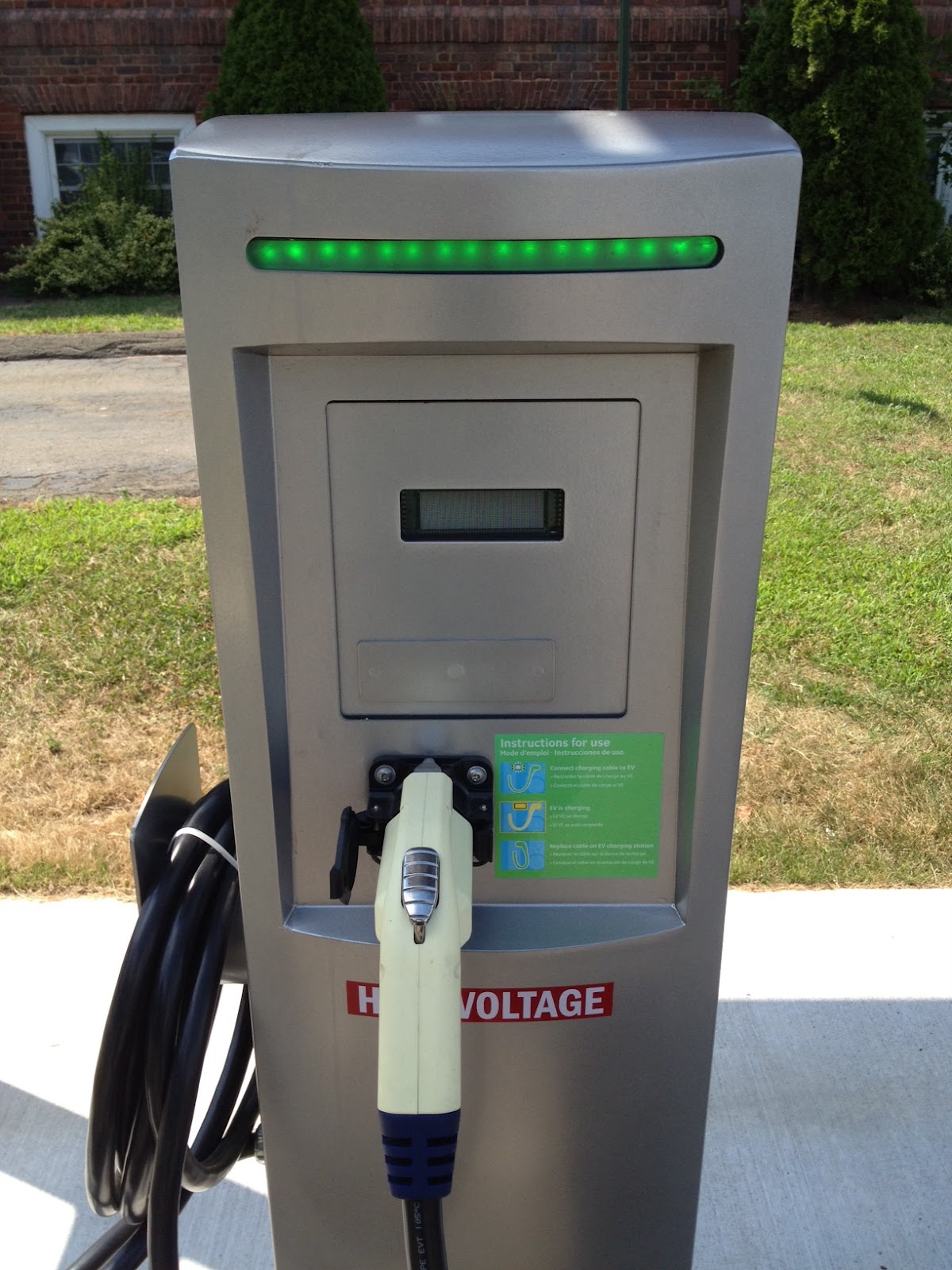 Small Scale Homes Solar Powered Electric Car Charging Station