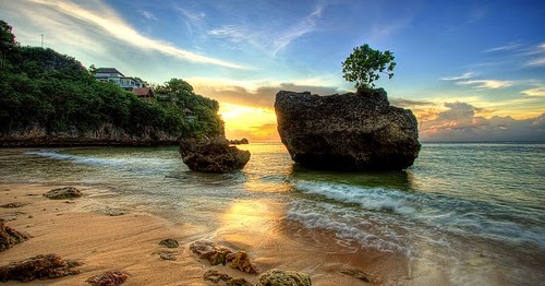 Pantai Padang-Padang, Keindahan yang Tersembunyi