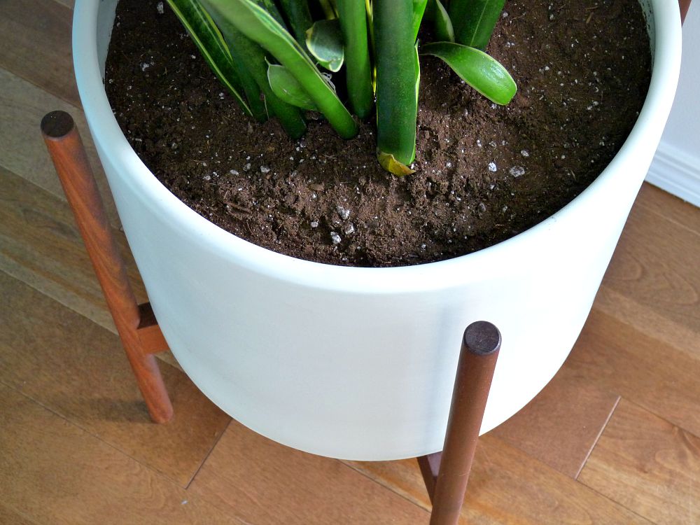 Walnut case study planter Walnut case study planter