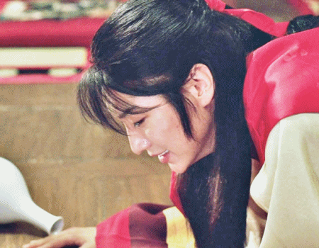 영화 왕의 남자 속 공길 |