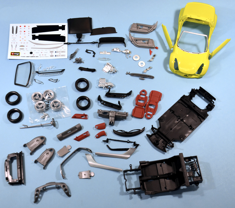 Scale Model News SMART MOVE BbURAGO SMART ROADSTER METAL KIT
