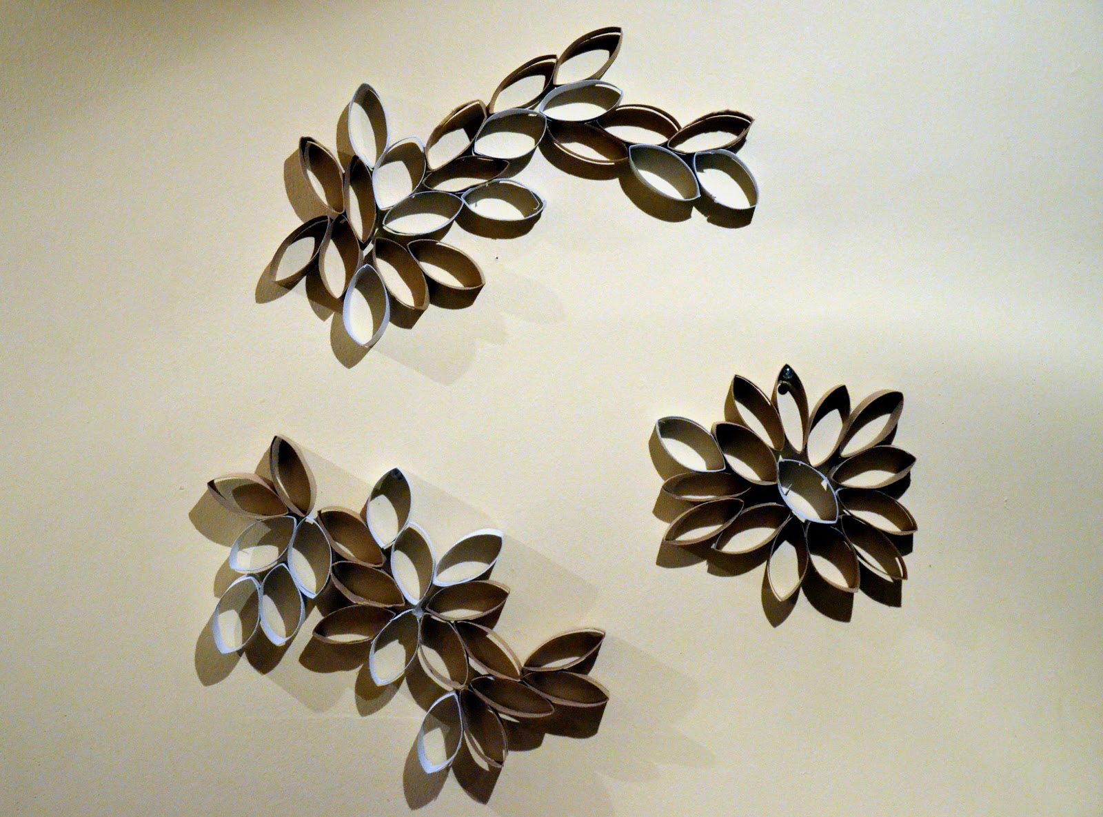 Hello There Handmade DIY Blog Easy Home Decor Repurposed Paper Roll