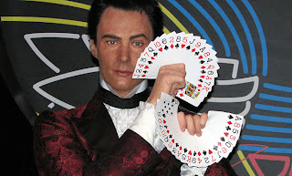 نقره لتكبير أو تصغير الصورة ونقرتين لعرض الصورة في صفحة مستقلة بحجمها الطبيعي