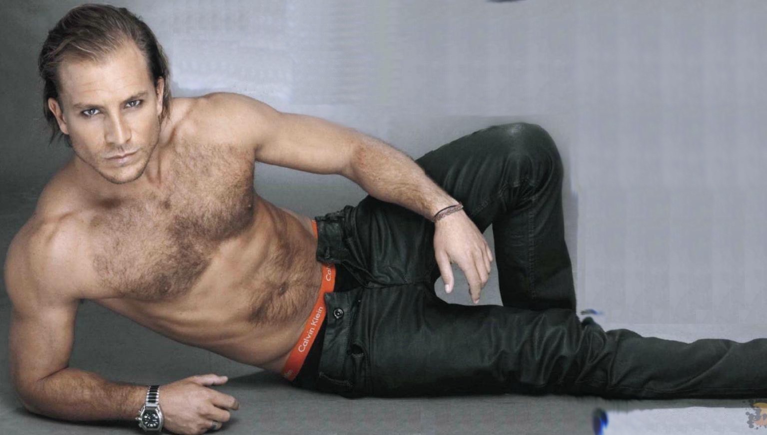 Shirtless hunk actor Salvador Zerboni hot pictures.