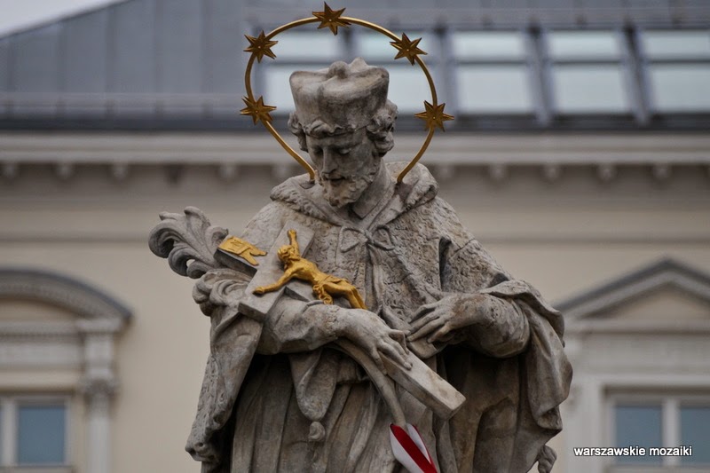 Warszawa Śródmieście Plac Trzech Krzyży rzeźba Nepomuk figura krzyż