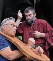 Peter Mienert hat schon sein erstes Opfer für die Schandgeige gefunden