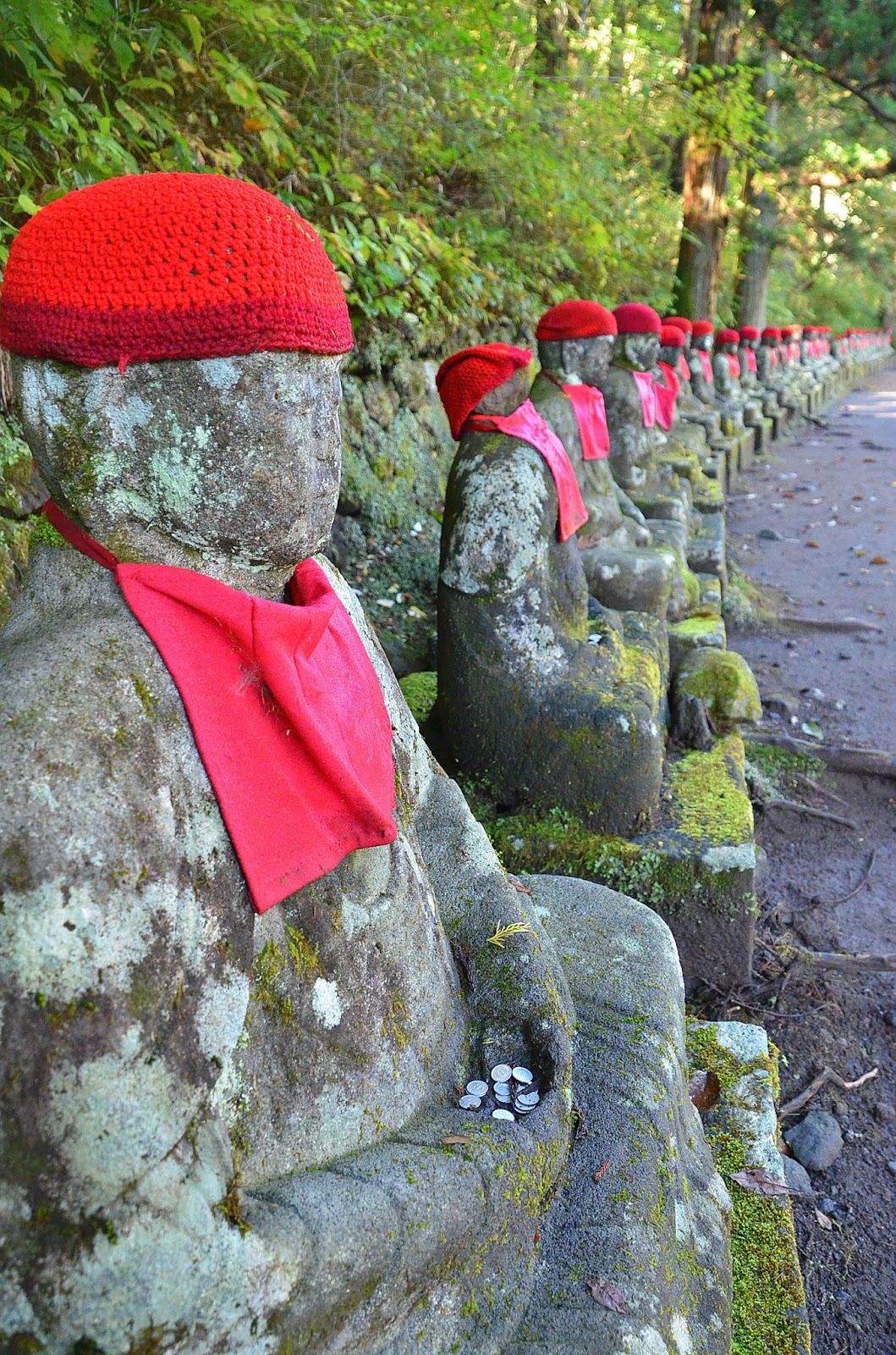 Adventures in Japan! creepy disappearing ghost statues!!