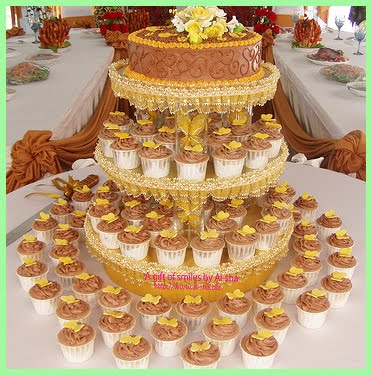 WEDDING CAKE