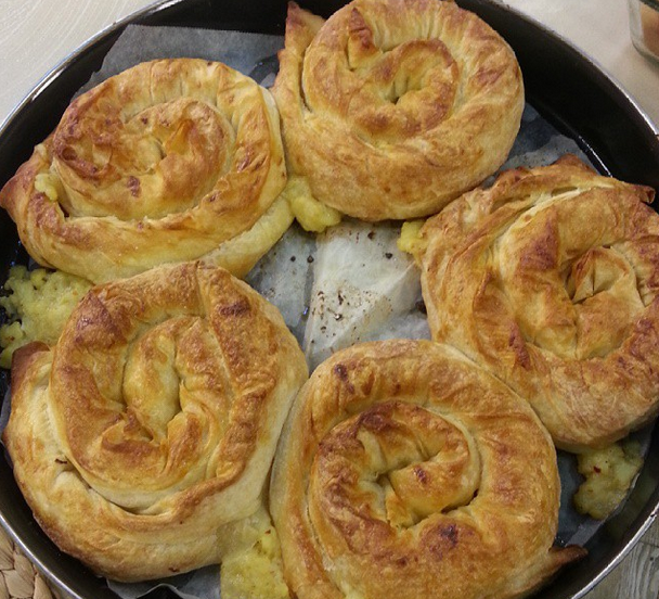 Hazir Yufkadan Patatesli Kol Boregi Tarifi Tarif Sandigi Yemek Tarifleri Tarif Sandigi Yemek Tarifleri