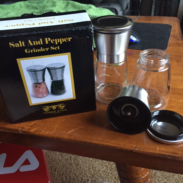 Salt and Pepper Grinder Set by Mys Homeware Product Review