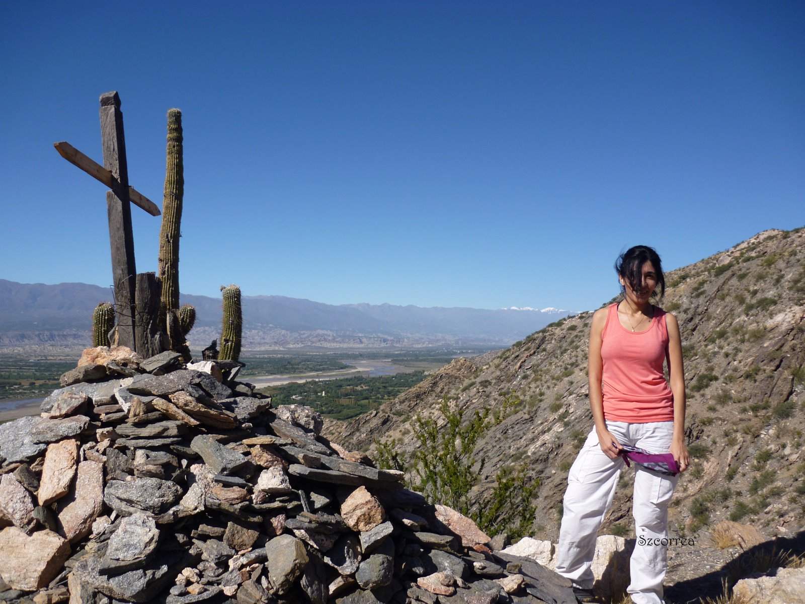 Caminando entre nubes: Ruinas de Fuerte Quemado y Cerro Pintado.