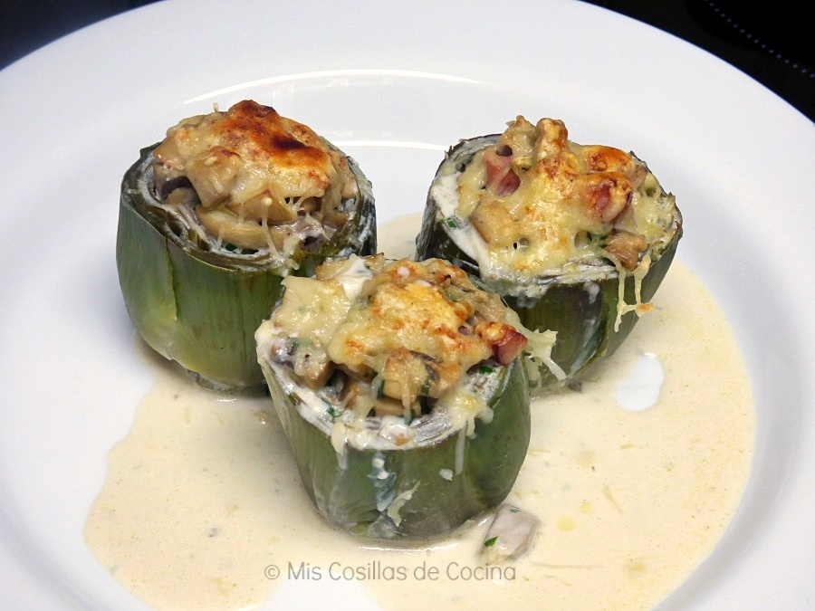 Alcachofas Rellenas De Champiñones Y Beicon A La Crema