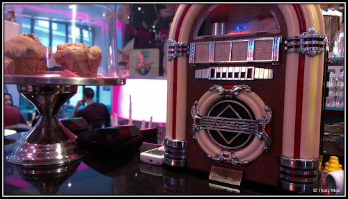 HD Diner happy days diner hamburgers déco rétro années 50s jukebox comptoir bar