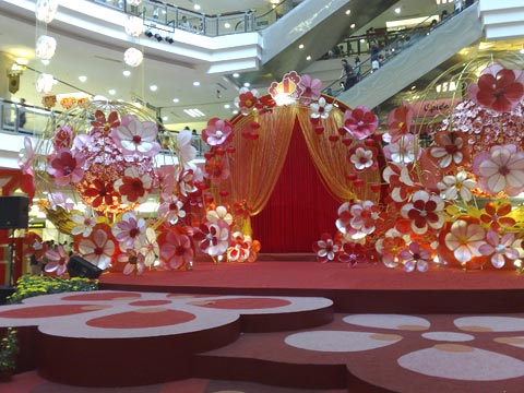 College Welcome Party New Years Flower Decoration