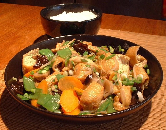 KAUKAU TIME!&ndash;&quot;Kaukau&quot; is a Hawaiian pidgin slang word meaning &quot;food